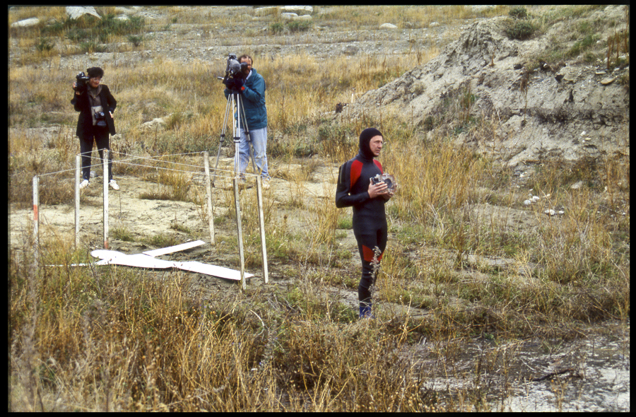 Performance to mark the first filling of hydro lake Dunstan, Clyde, New Zealand - Lloyd Godman Lake Fill I, 1992