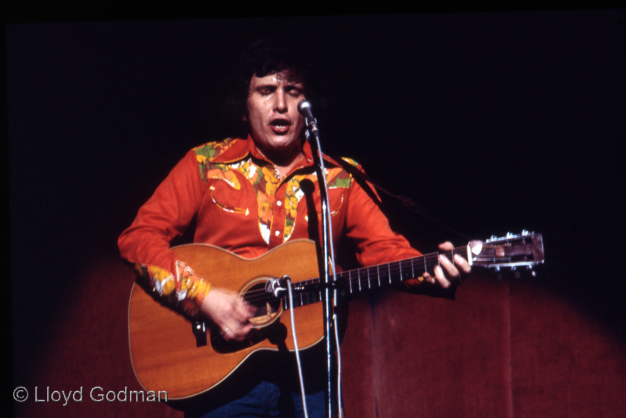 Don Mclean playing Banjo