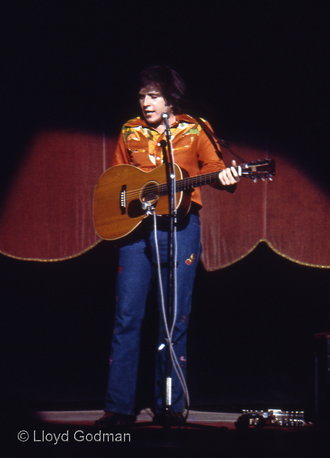 Don Mclean playing Banjo