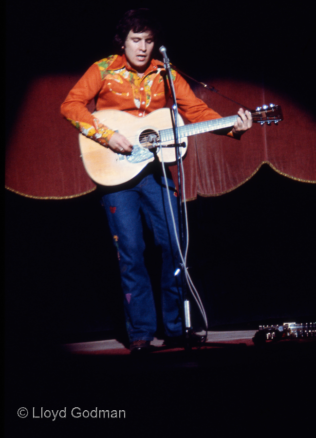 Don Mclean playing Banjo