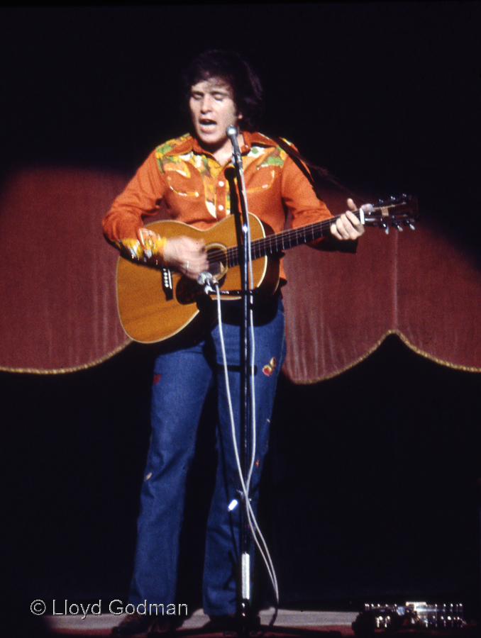 Don Mclean playing Banjo