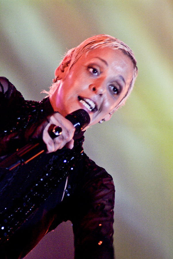 Mariza - Womad - Adelaide - Australia - 2007 - photograph Lloyd Godman 