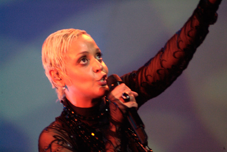 Mariza - Womad - Adelaide - Australia - 2007 - photograph Lloyd Godman 