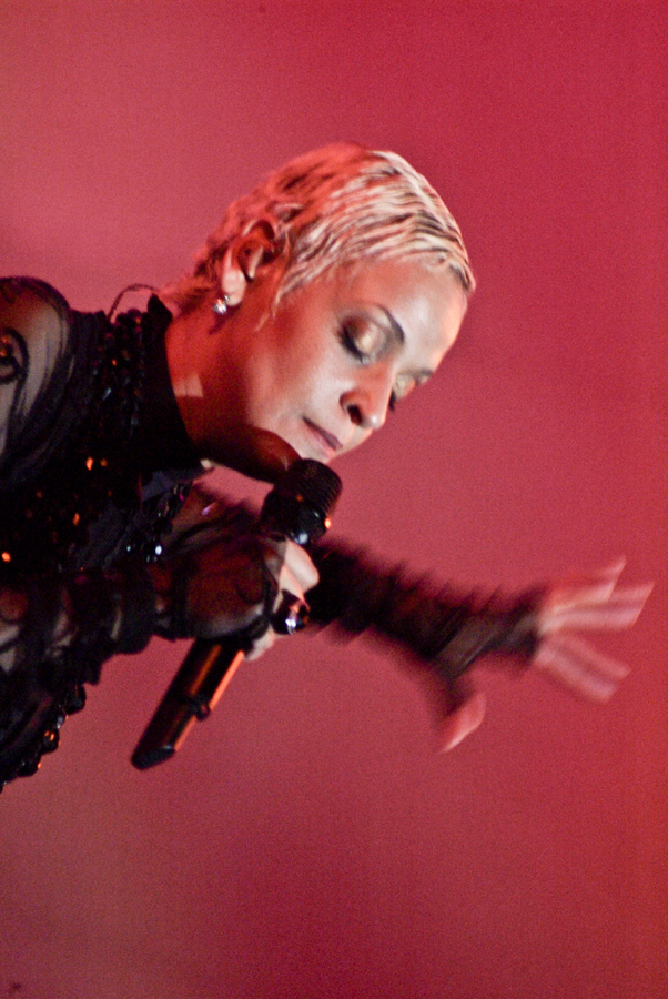 Mariza - Womad - Adelaide - Australia - 2007 - photograph Lloyd Godman 