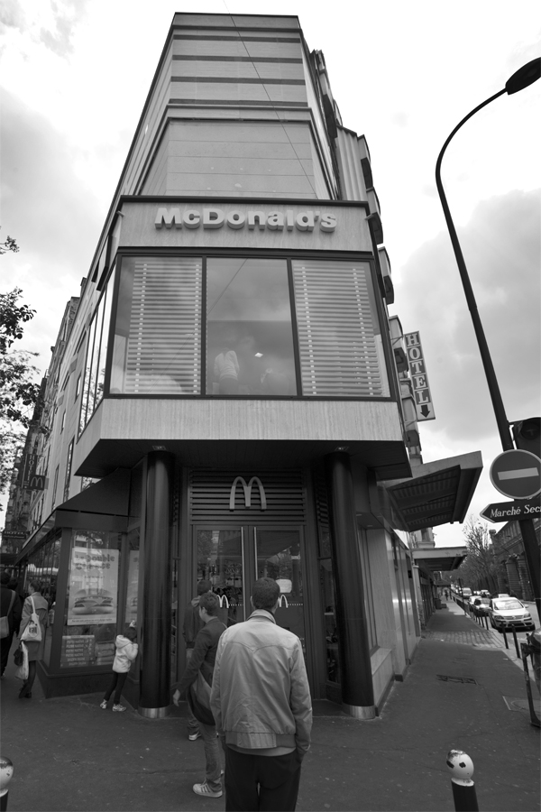 Rue Reaumur, Paris, France - 2010 - Photograph Lloyd Godman