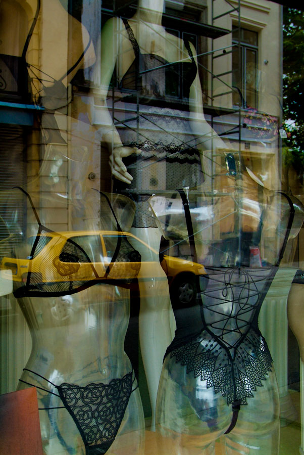Shop window reflection Roubaix 